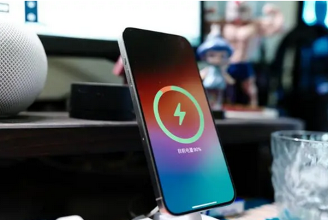 高淳苹果15换屏服务分享用什么充电器给iPhone15充电更好 
